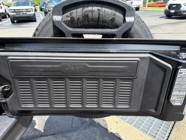 Used 2022 Jeep Wrangler Unlimited Sahara AWD/4WD image 16