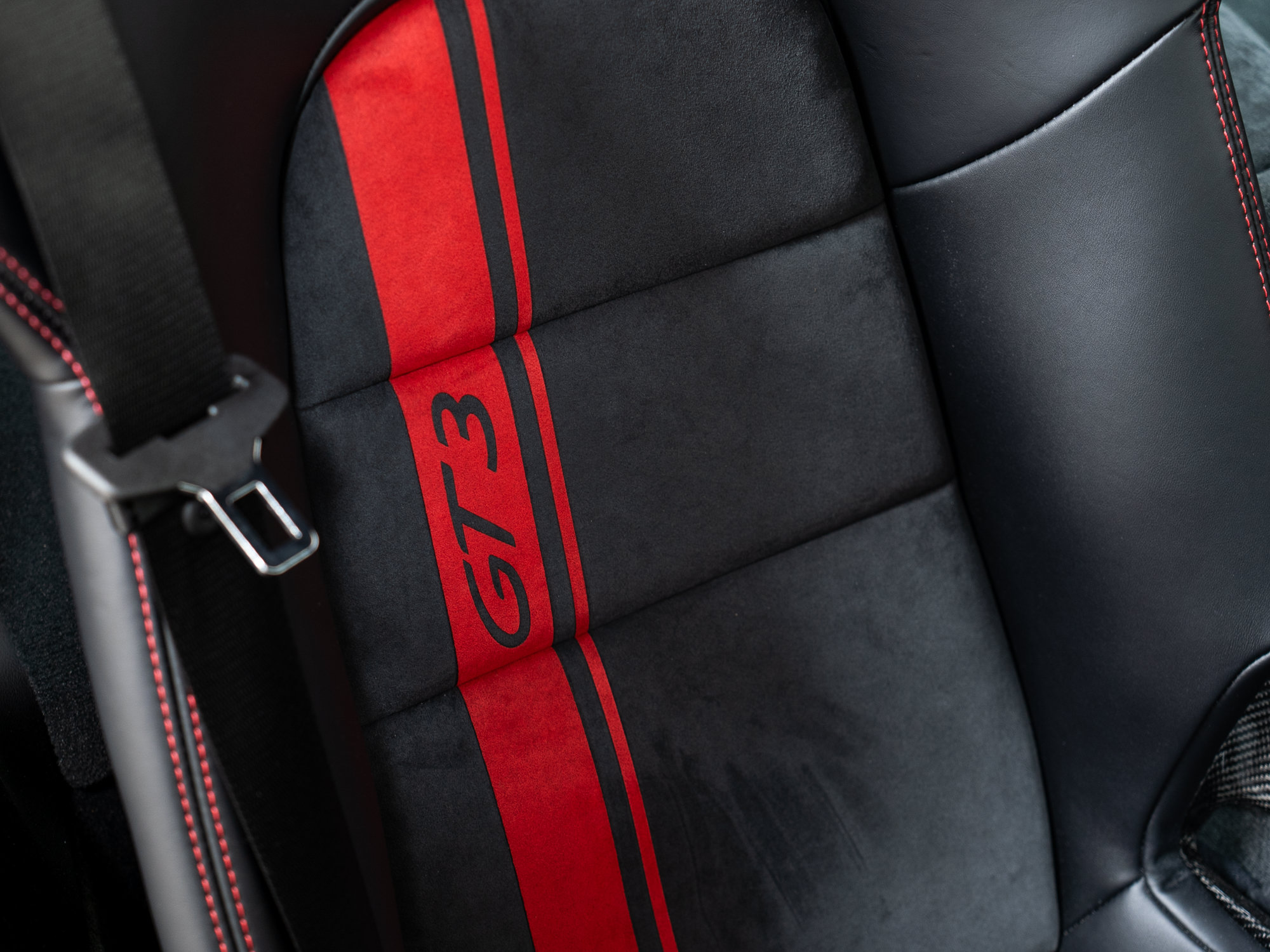 Certified 2018 Porsche 911 GT3 RWD image 38