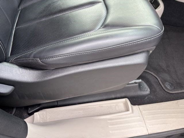Used 2023 Chrysler Pacifica Touring-L image 40