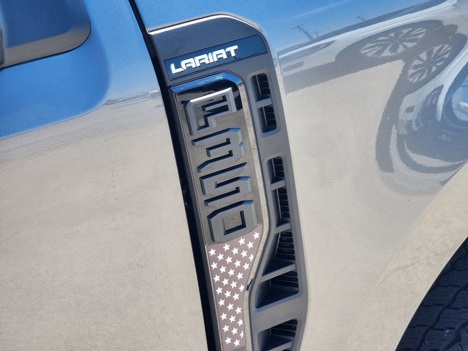 Used 2025 Ford F350 Lariat w/ Black Appearance Package AWD/4WD image 13