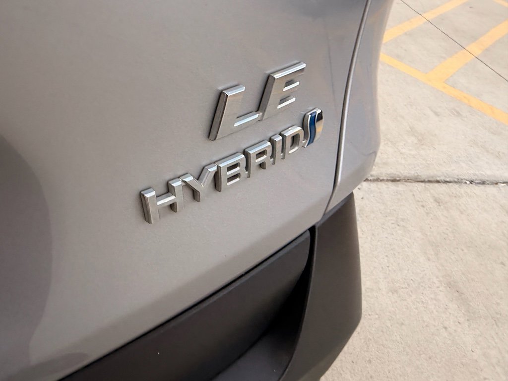 Used 2021 Toyota RAV4 LE image 10