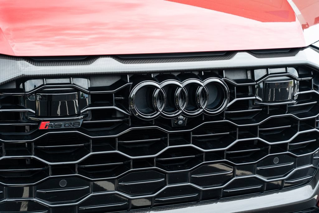 Used 2022 Audi RS Q8 w/ Carbon Optic Package AWD/4WD image 6