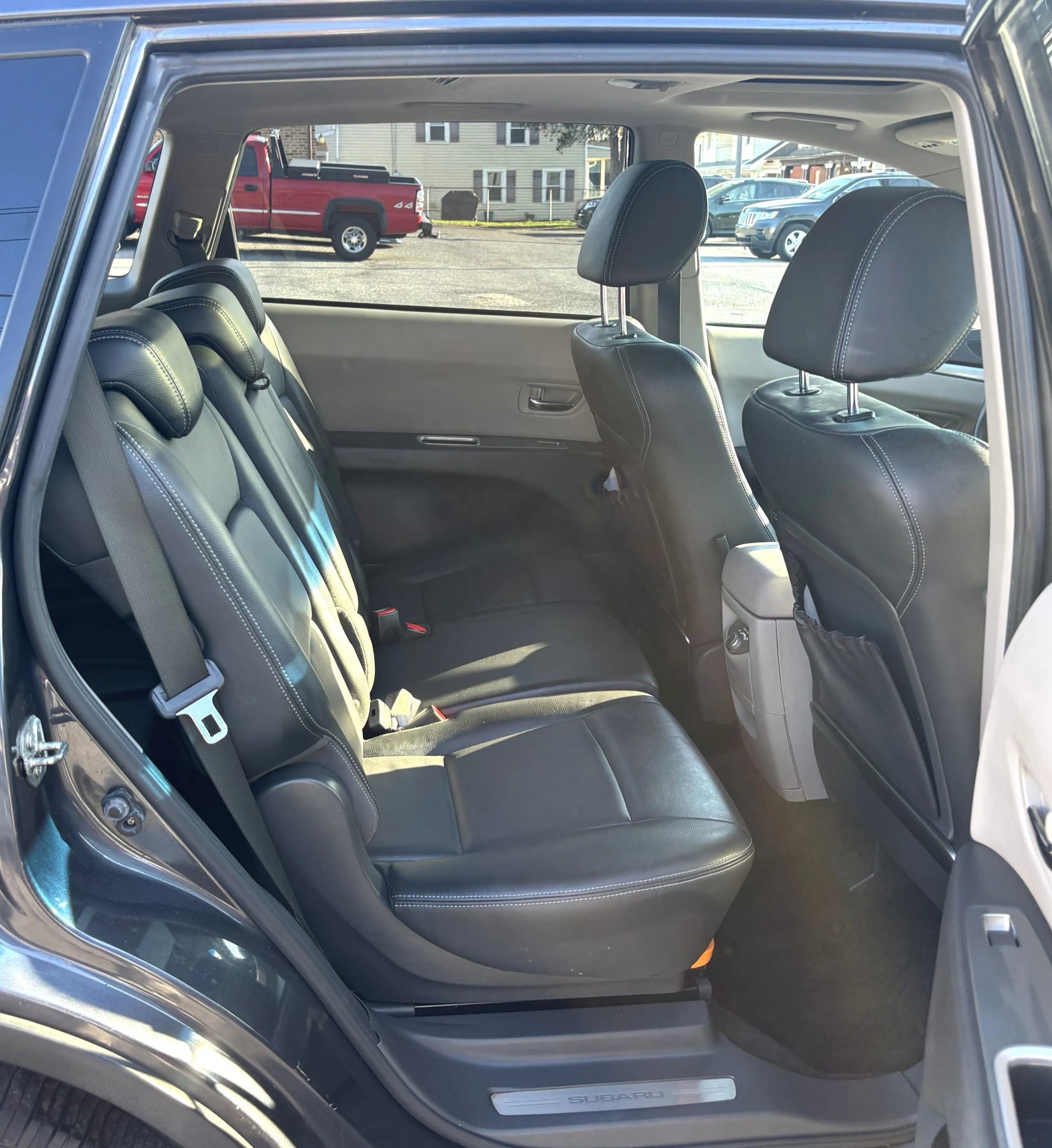 Used 2011 Subaru Tribeca Limited w/ PWR Moonroof Pkg image 9