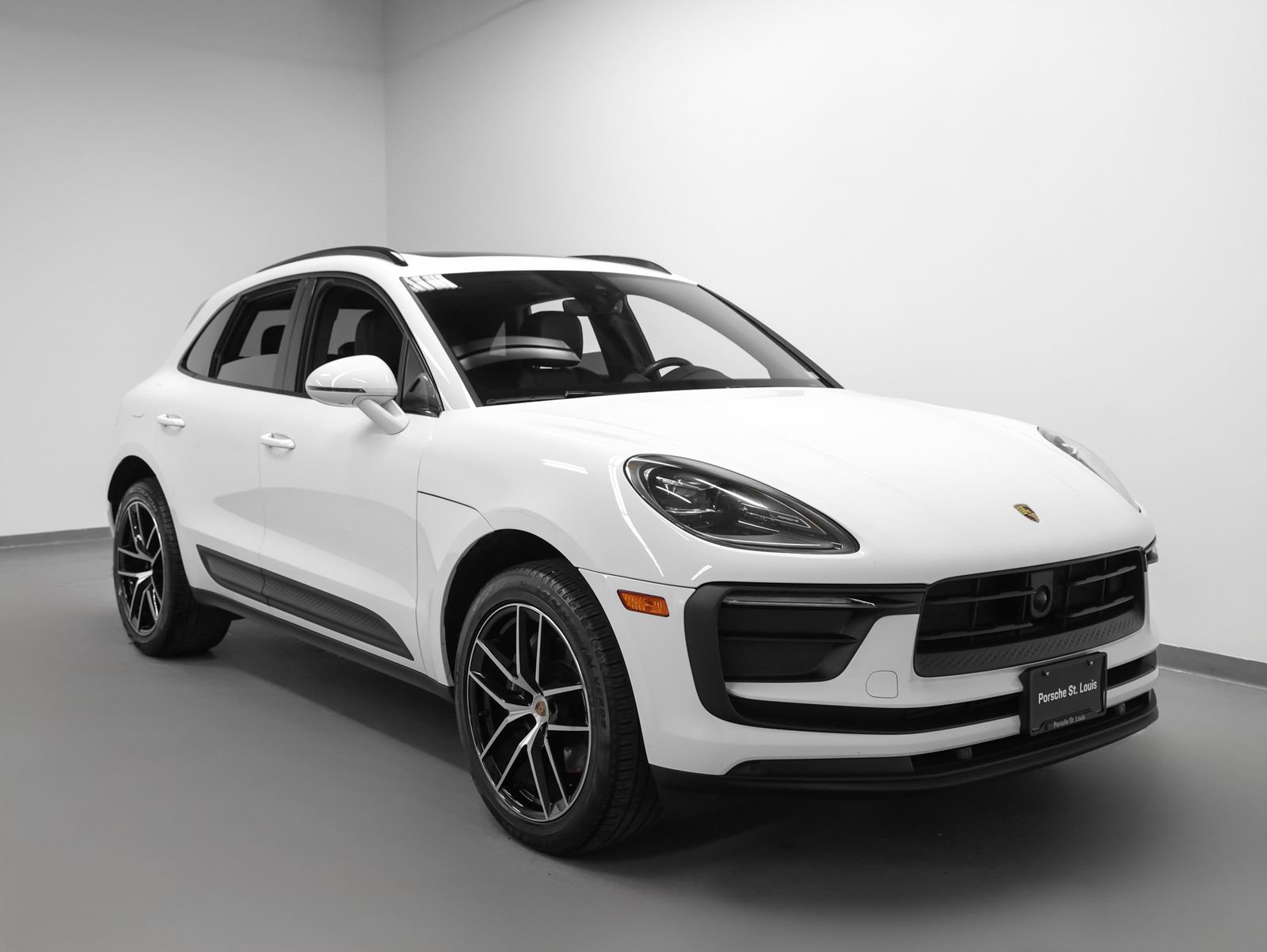 Used 2023 Porsche Macan image 10