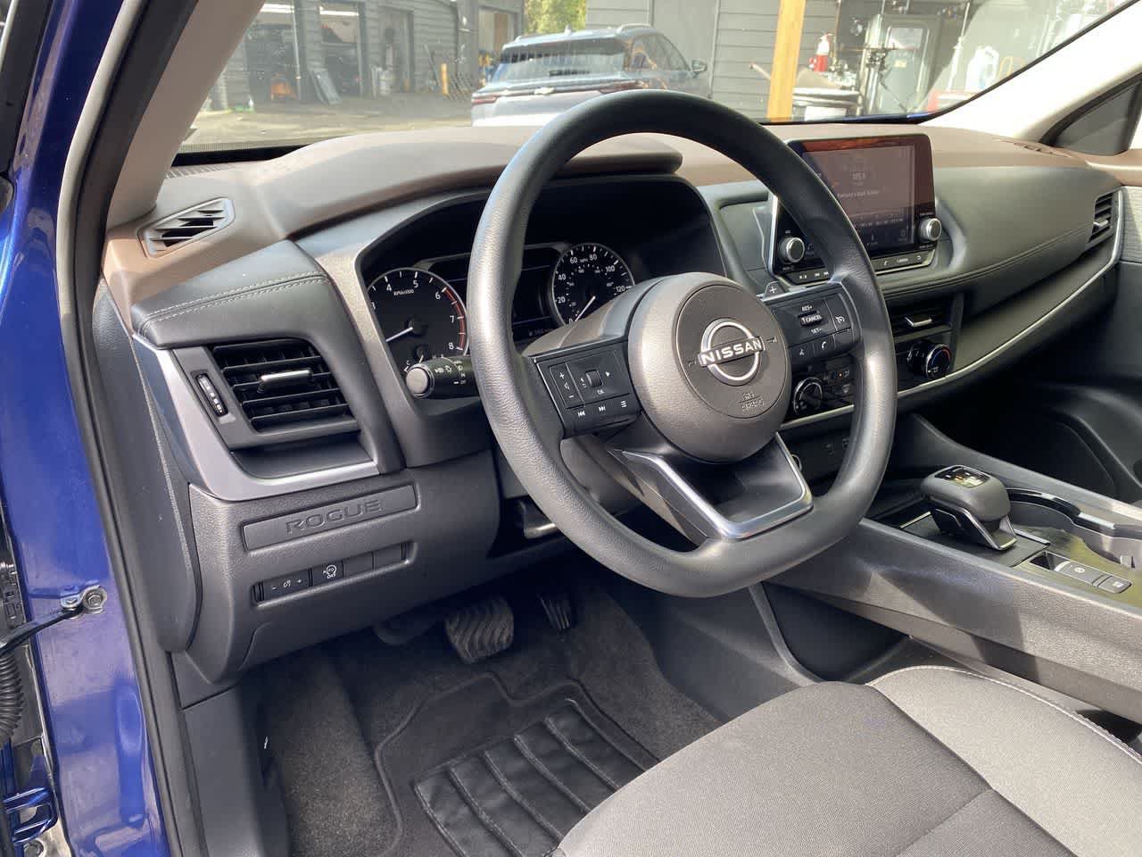 Used 2023 Nissan Rogue S AWD/4WD image 2