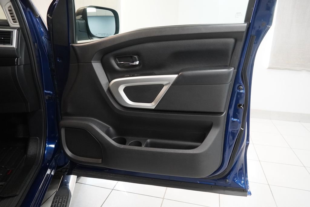 Used 2019 Nissan Titan SV AWD/4WD image 24