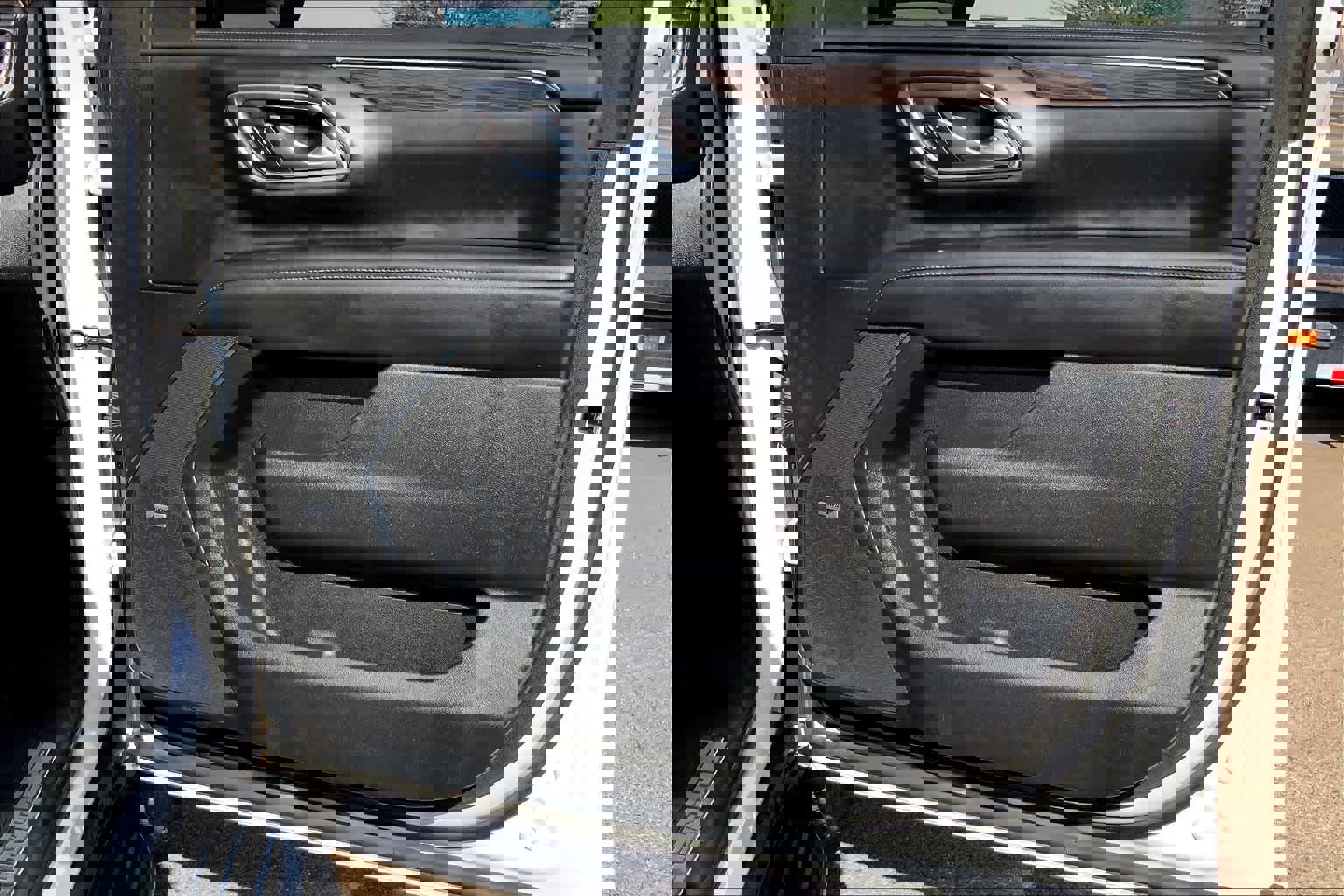 Used 2021 Chevrolet Suburban LT w/ LT Signature Package image 23