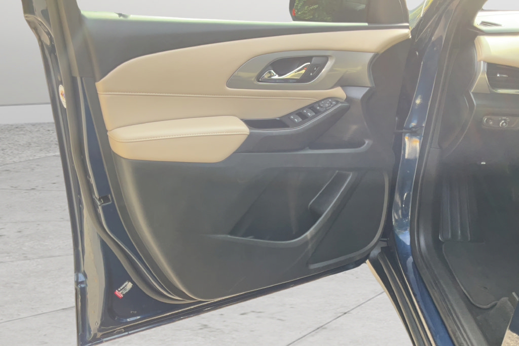 Used 2023 Chevrolet Traverse LS FWD image 10
