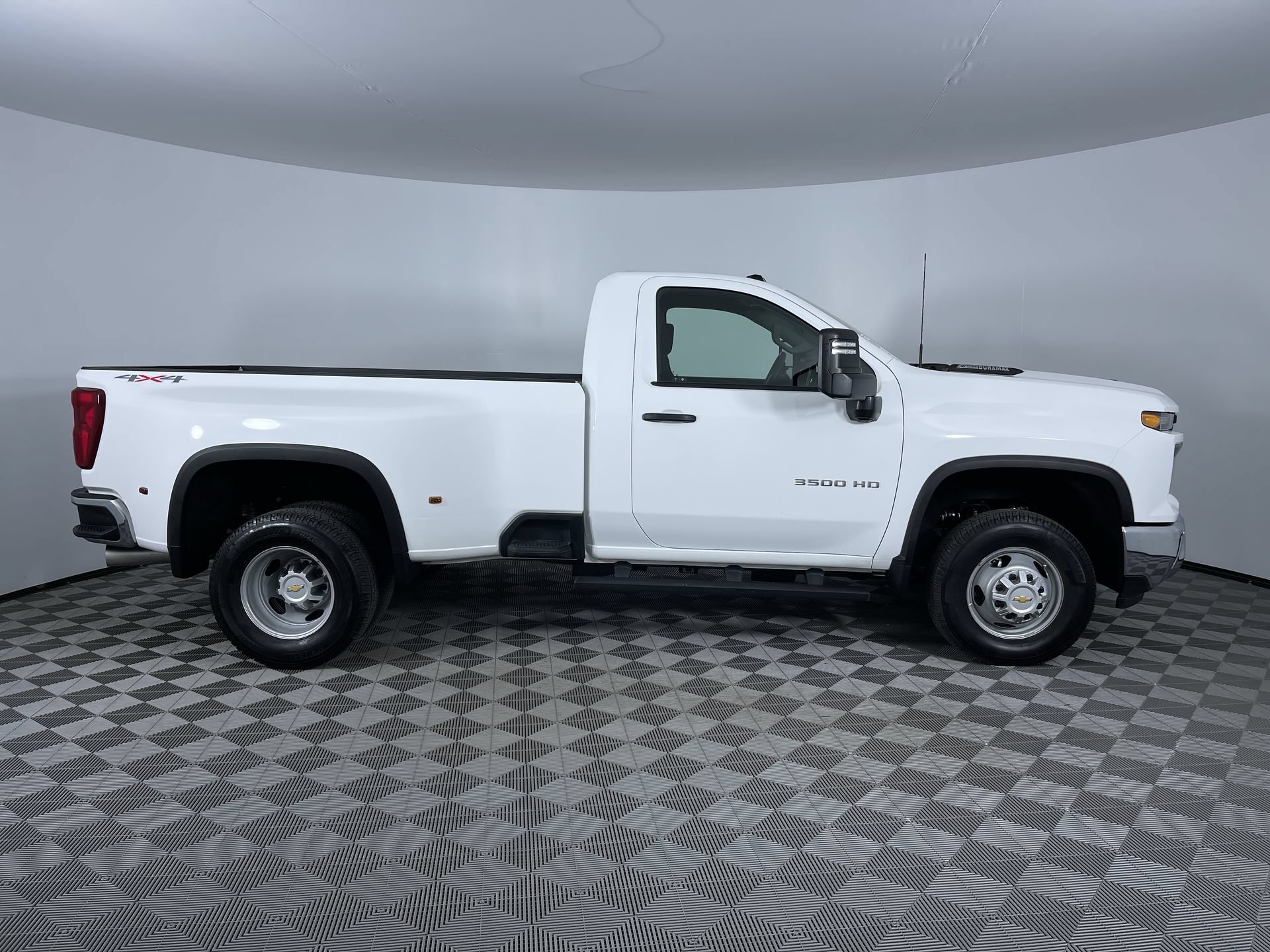 Used 2025 Chevrolet Silverado 3500 W/T AWD/4WD image 10
