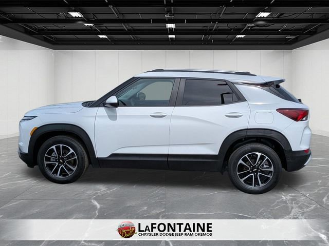 Used 2025 Chevrolet TrailBlazer LT FWD image 2
