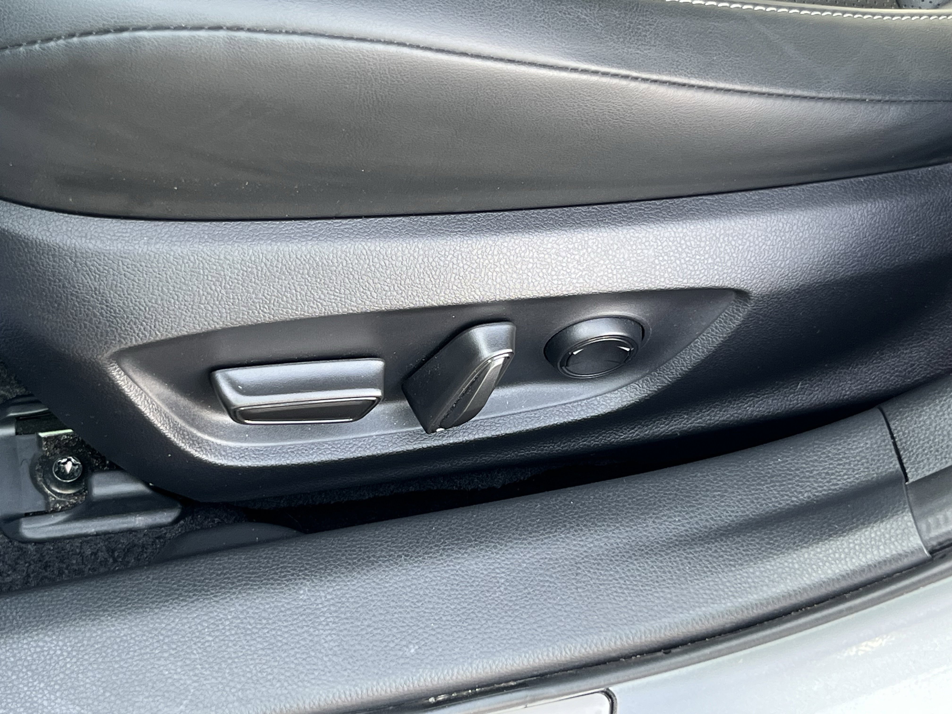 Used 2024 Toyota Prius XLE image 14