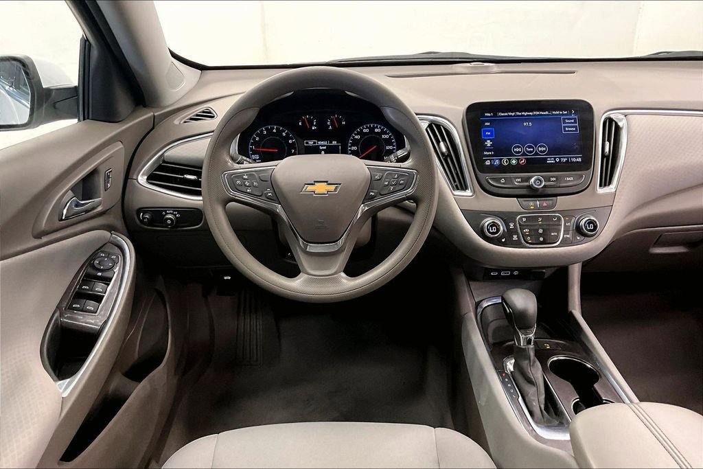 Used 2021 Chevrolet Malibu LT FWD image 4