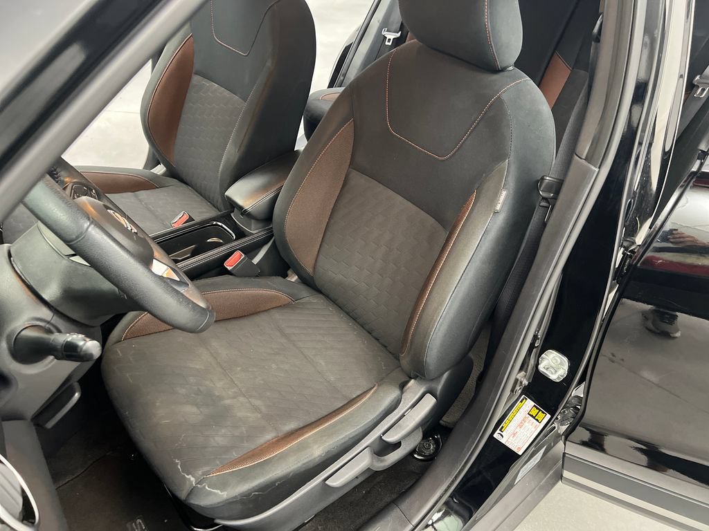 Used 2024 Nissan Kicks SR FWD image 9