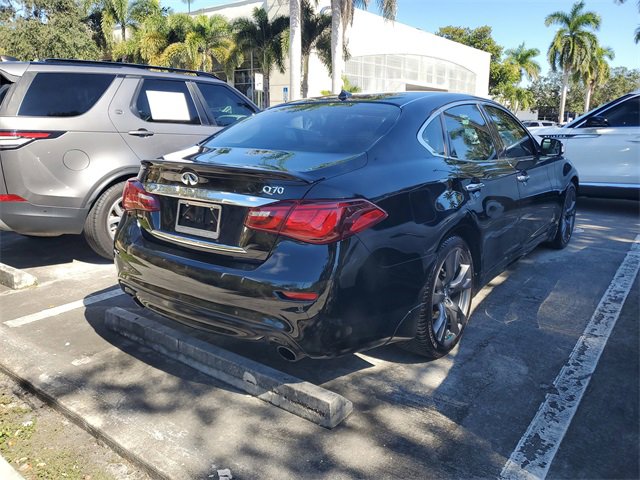 Used 2019 INFINITI Q70 Luxe image 4