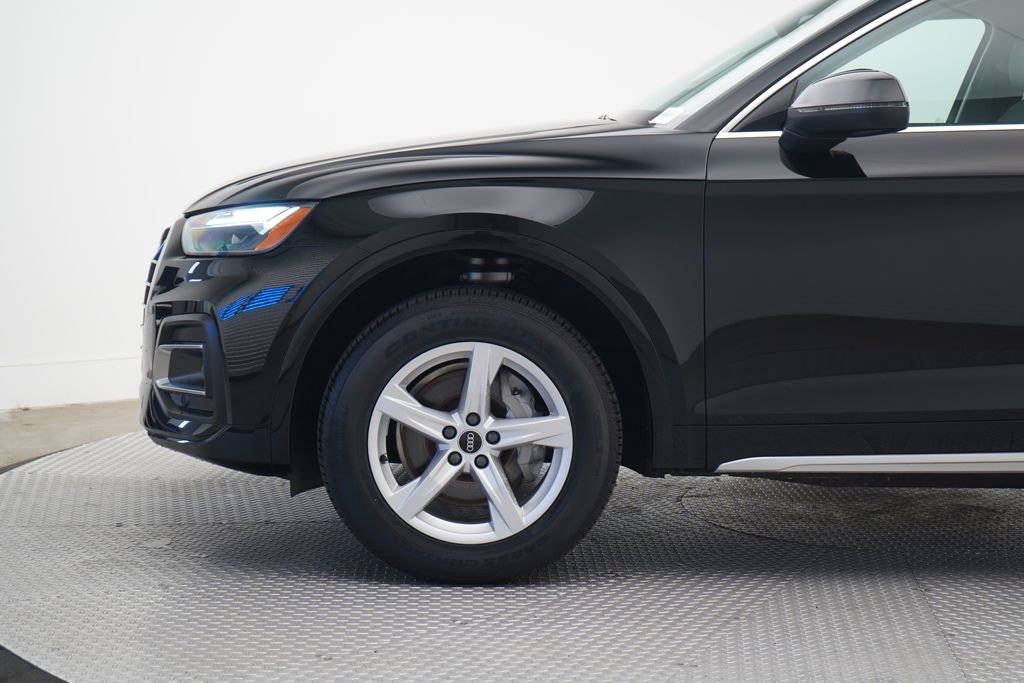 Used 2023 Audi Q5 2.0T Premium w/ Convenience Package image 2