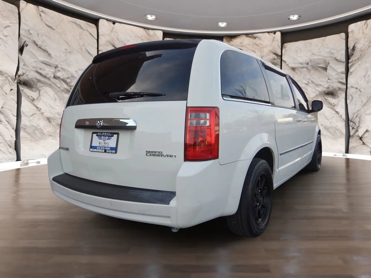 Used 2010 Dodge Grand Caravan SXT image 7