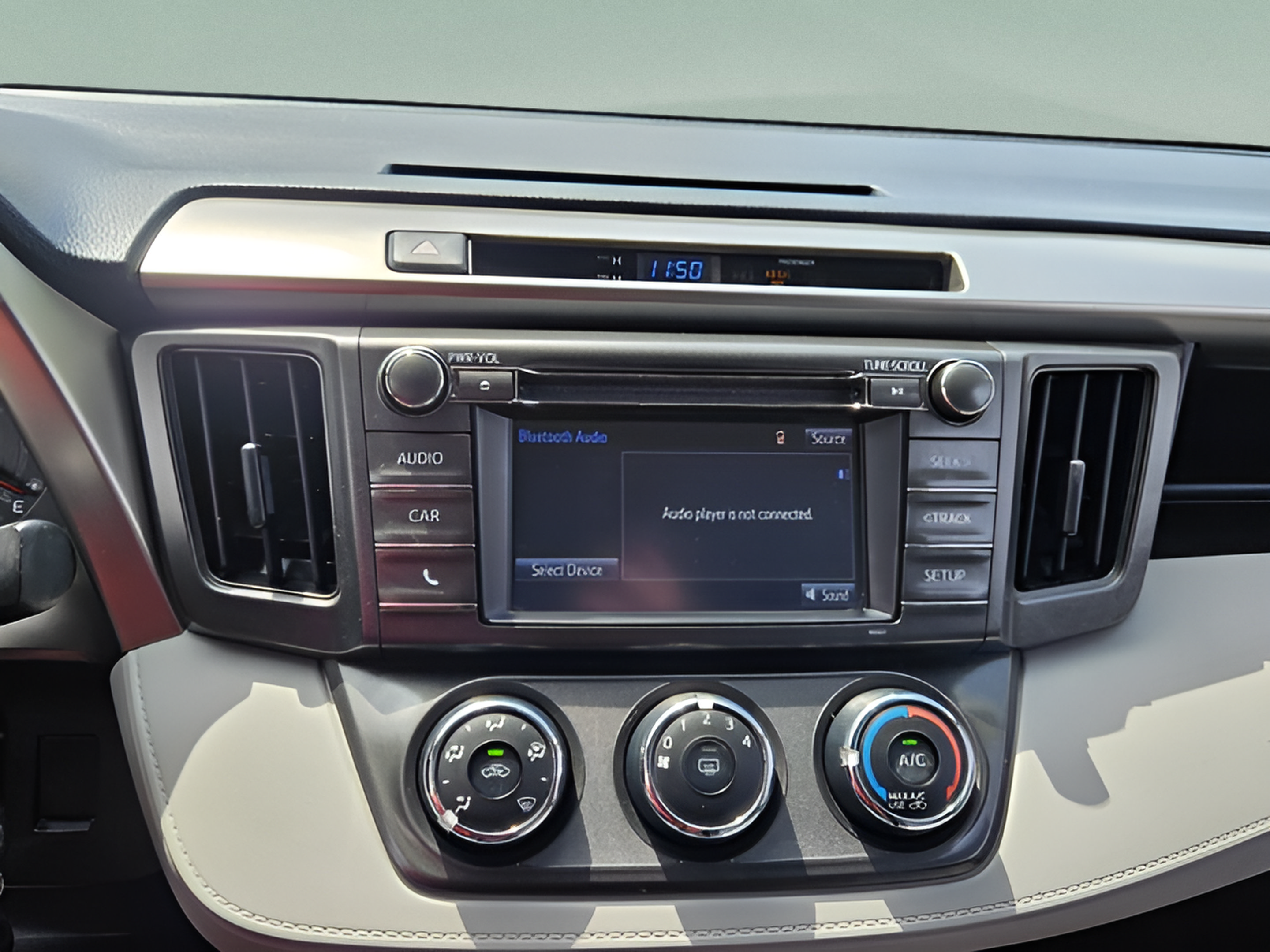 Used 2015 Toyota RAV4 LE FWD image 16