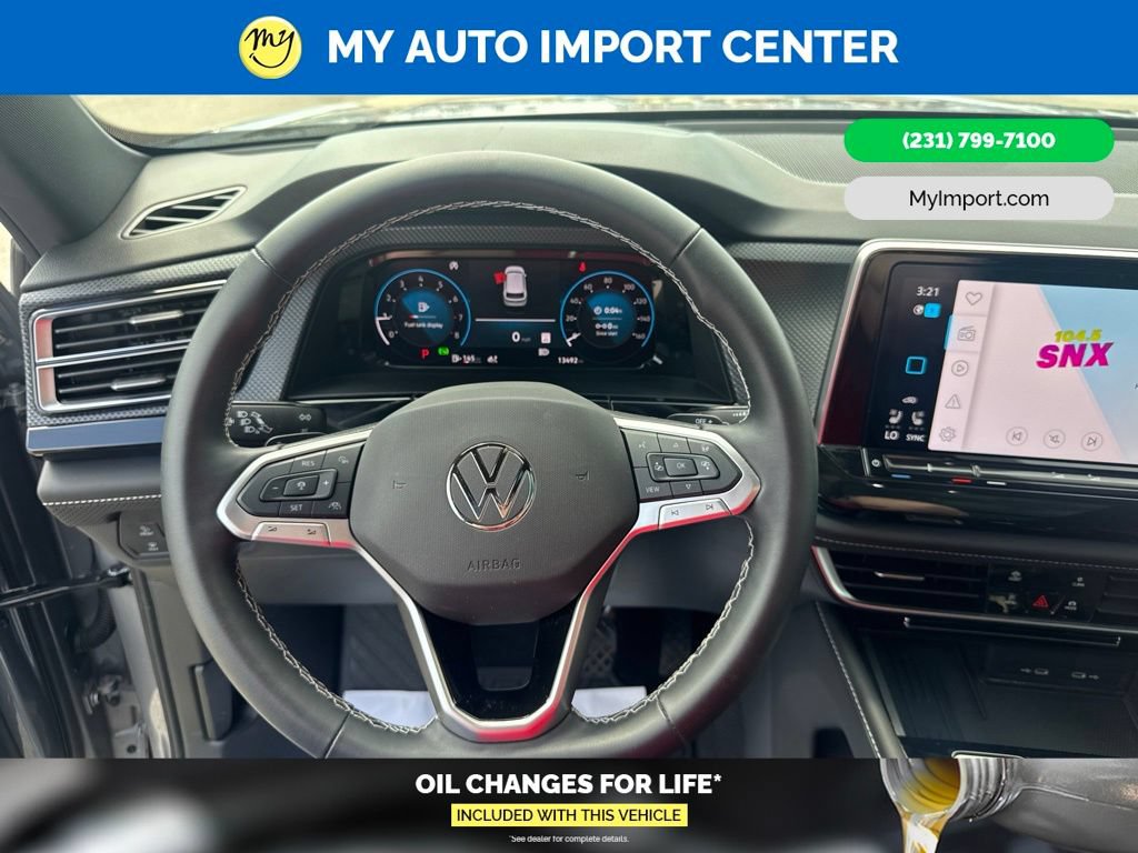 Used 2025 Volkswagen Atlas Cross Sport SEL AWD/4WD image 16