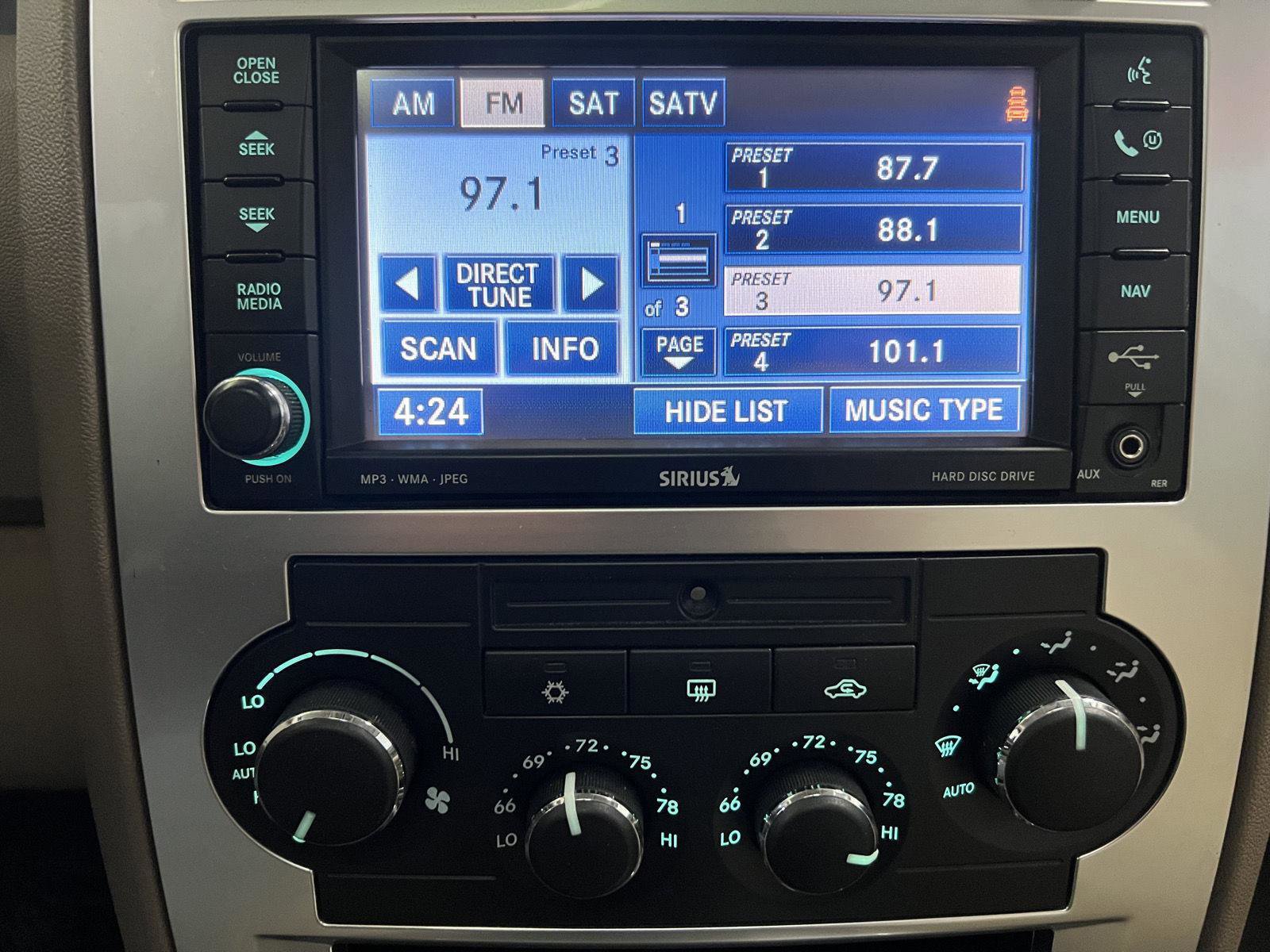 Used 2008 Chrysler 300 C image 21