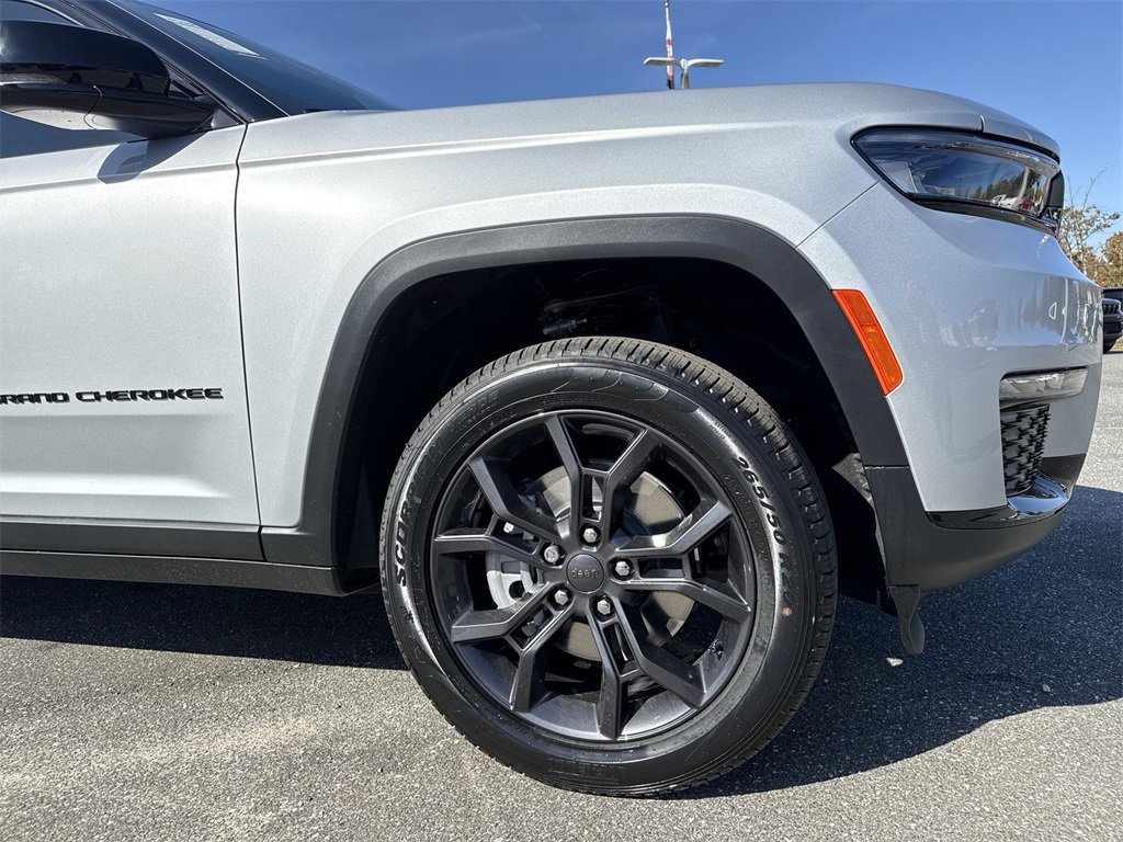 New 2025 Jeep Grand Cherokee L Limited w/ Trailer Tow Package image 10