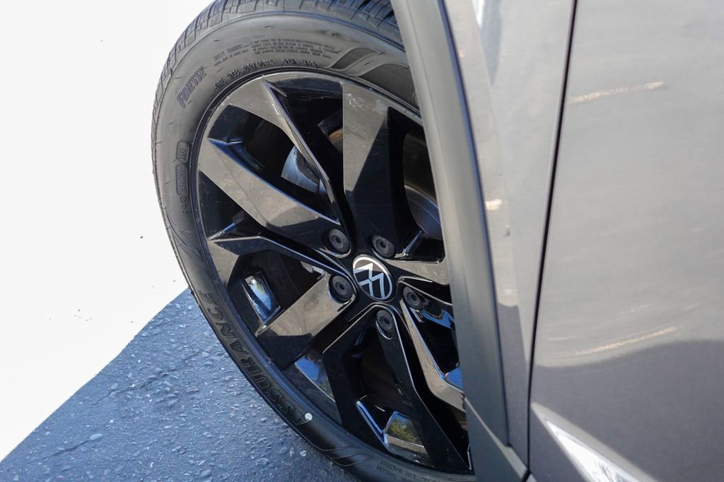 Used 2022 Volkswagen Taos SEL w/ Panoramic Sunroof Package image 11