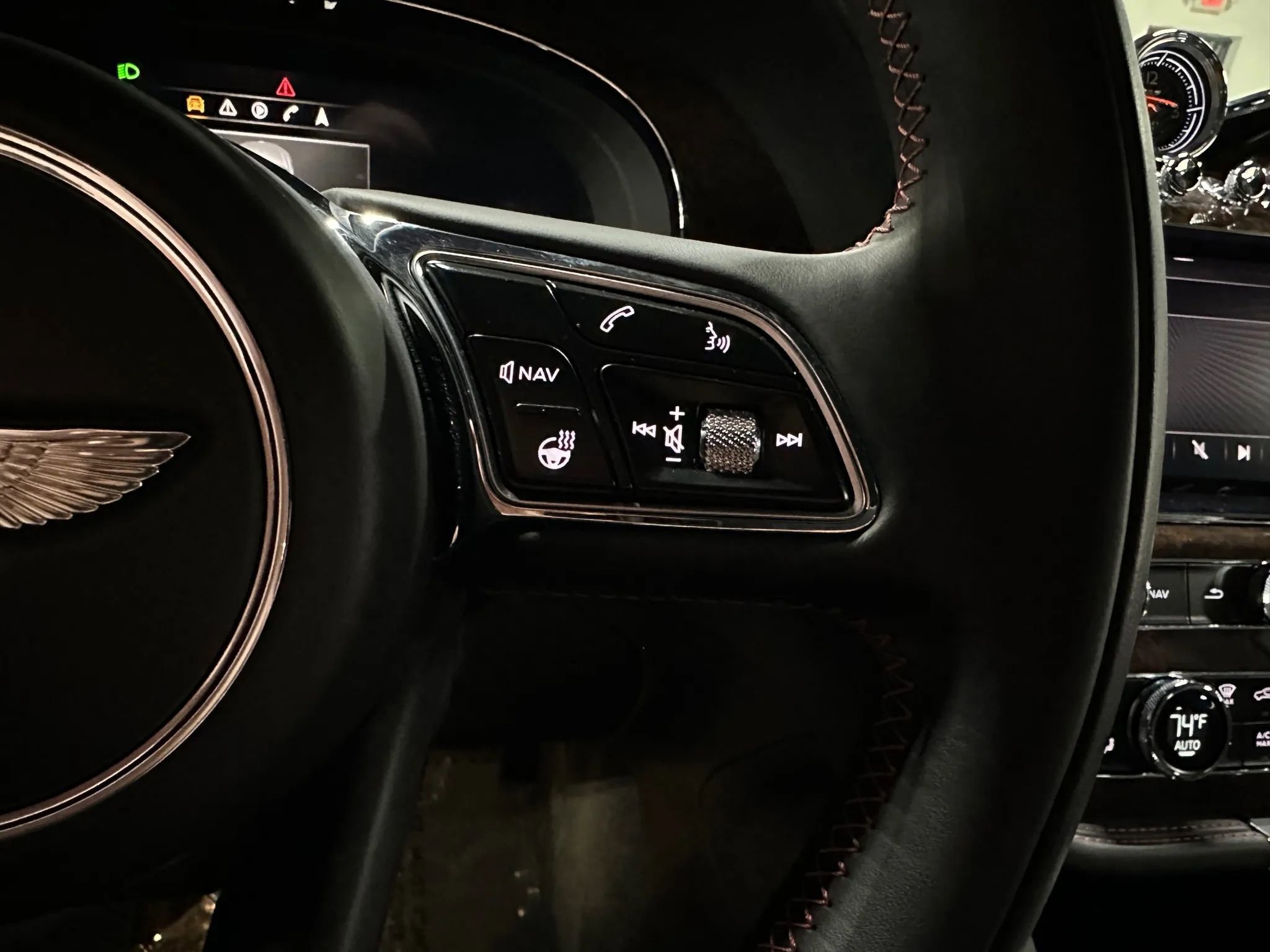 Used 2021 Bentley Bentayga image 16