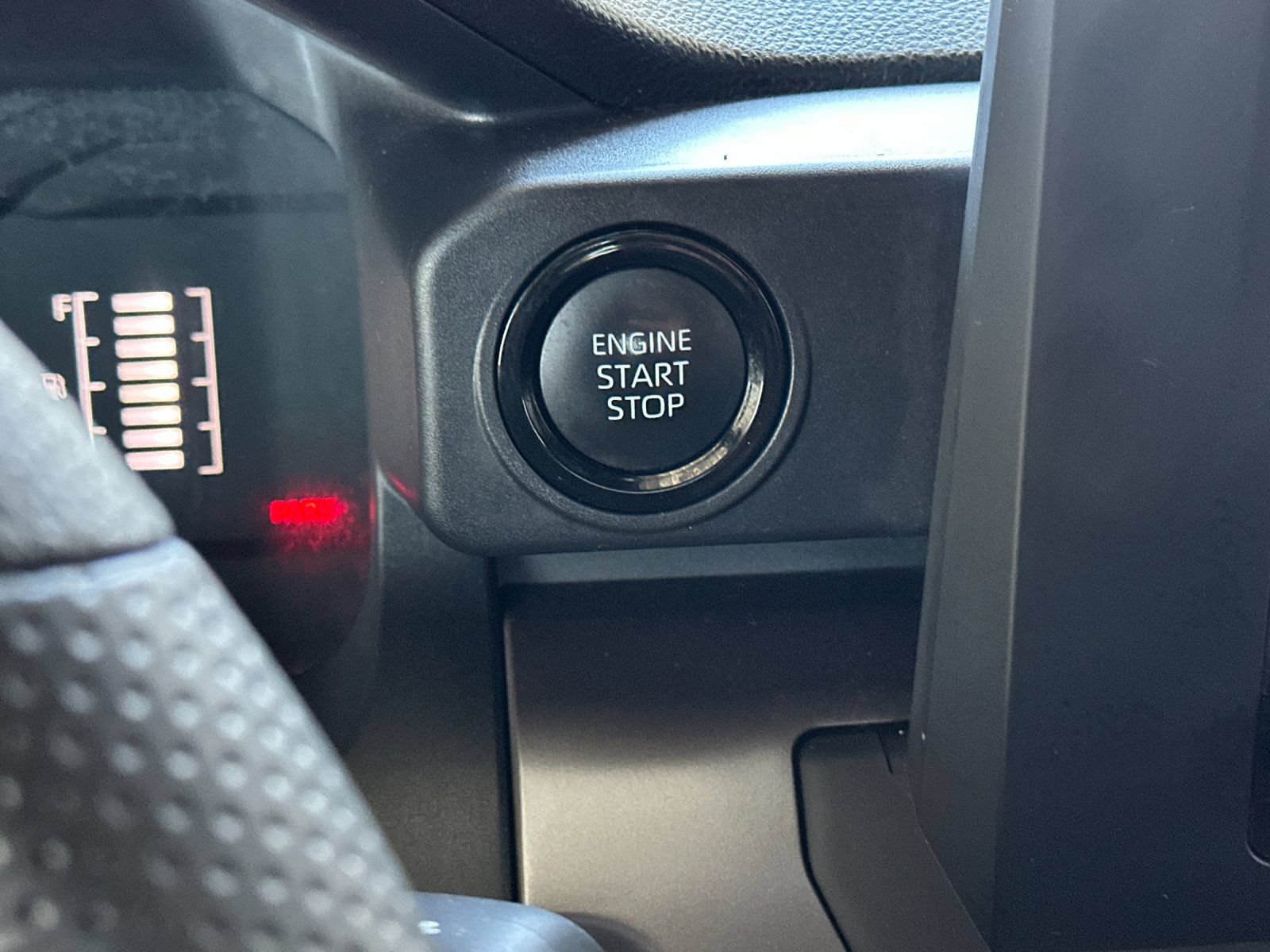 Used 2025 Toyota Tacoma SR5 AWD/4WD image 19