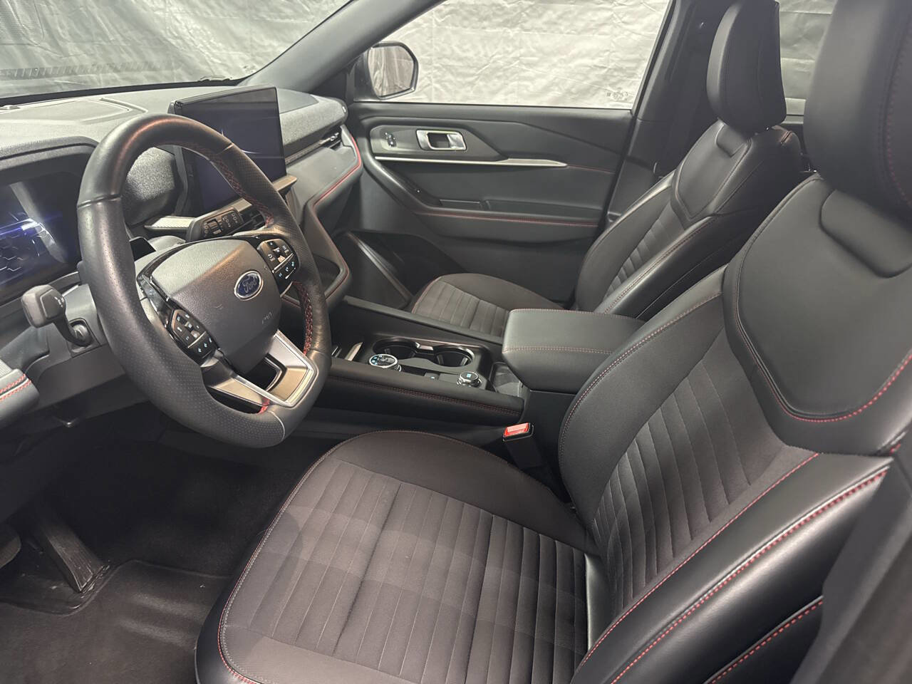 Used 2025 Ford Explorer ST-Line w/ ST-Line Street Pack image 10