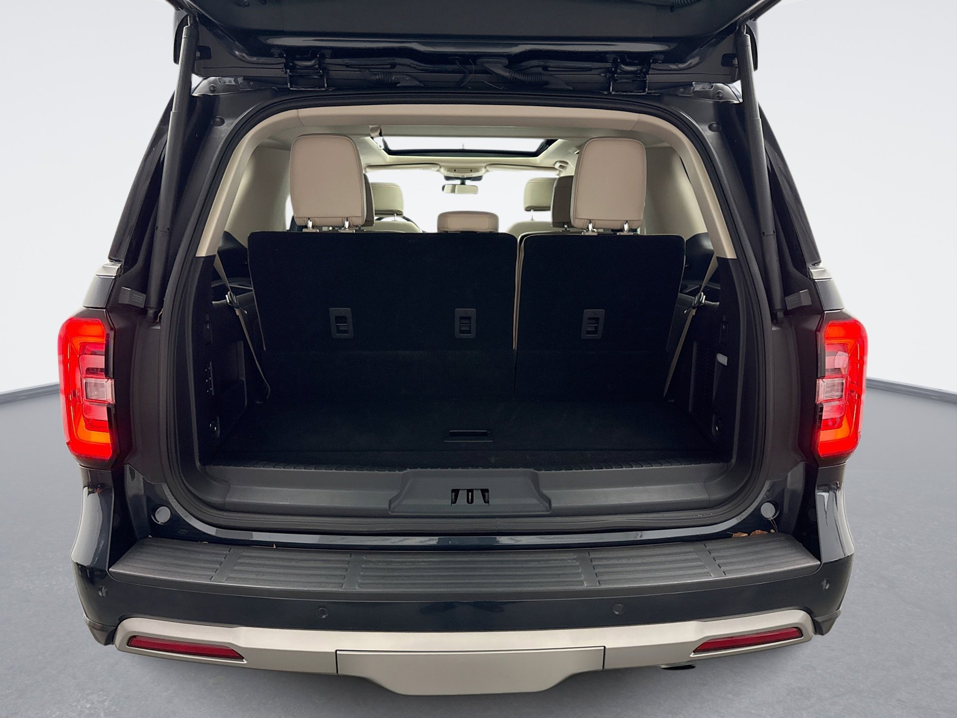 Used 2022 Ford Expedition Limited image 25