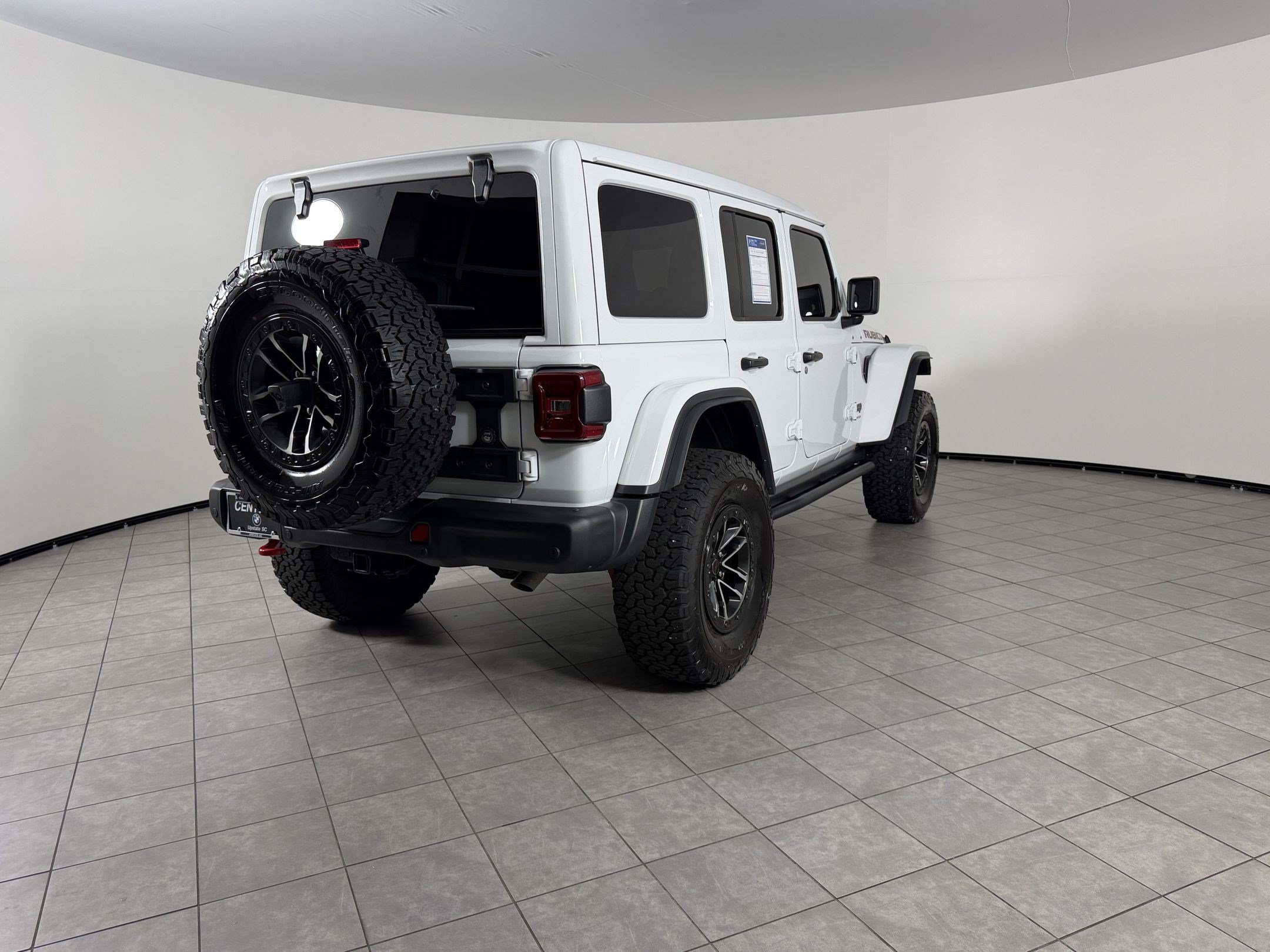 Used 2024 Jeep Wrangler Unlimited Rubicon AWD/4WD image 9