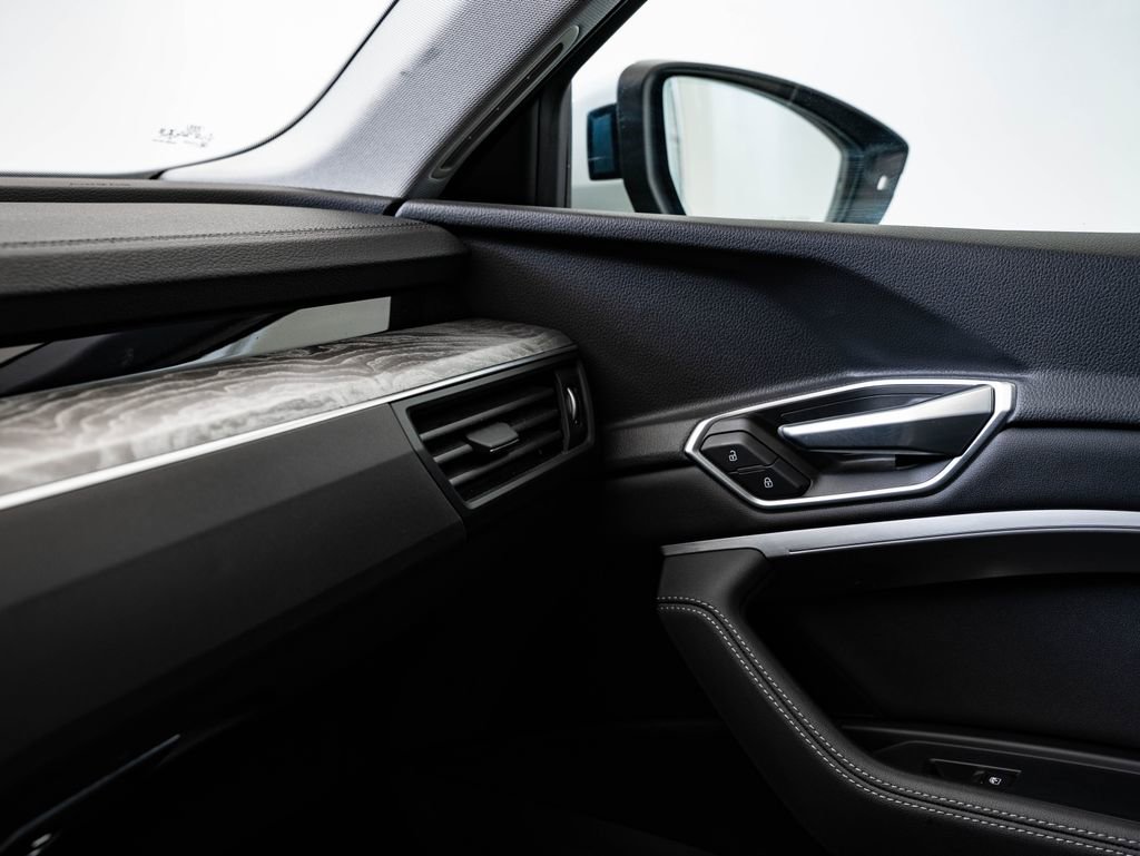 Used 2021 Audi e-tron Premium w/ Convenience Plus Package AWD/4WD image 39