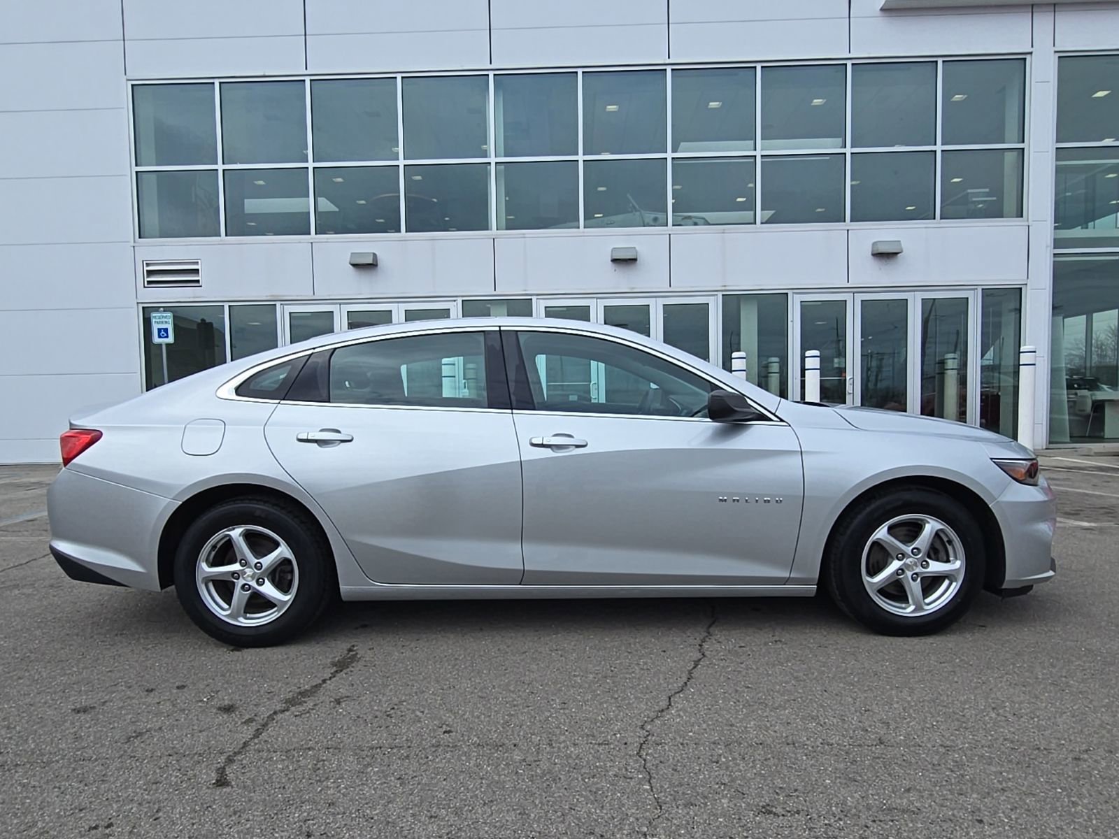 Used 2017 Chevrolet Malibu LS image 2