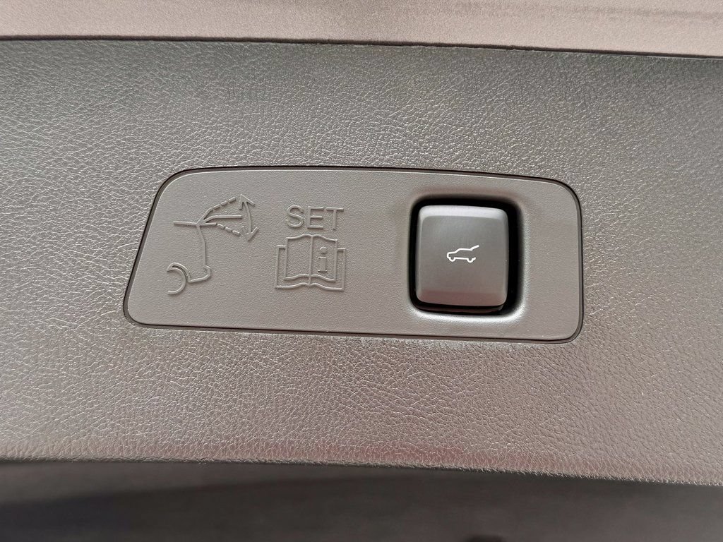 New 2025 Lincoln Corsair Grand Touring AWD/4WD image 18