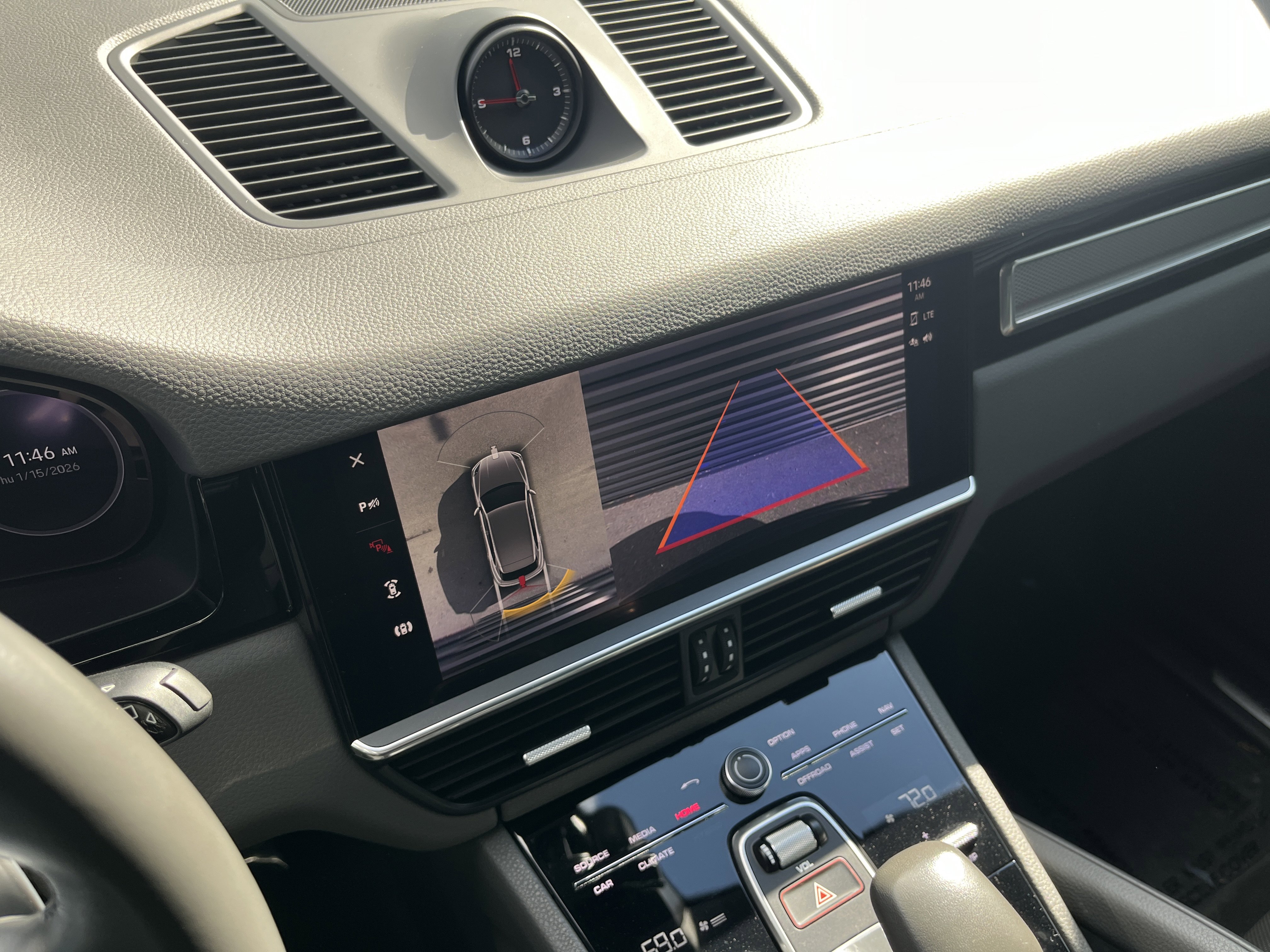 Certified 2022 Porsche Cayenne Platinum Edition image 33