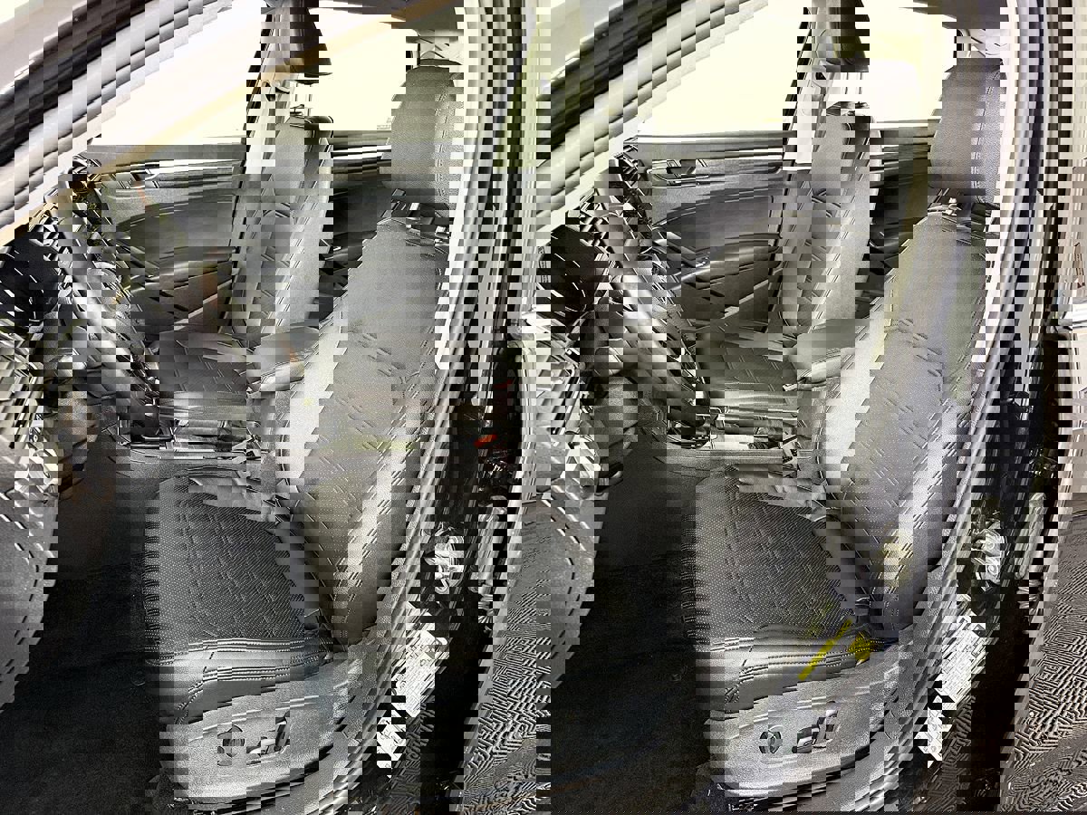 Used 2018 Volkswagen Passat 2.0T SE image 19