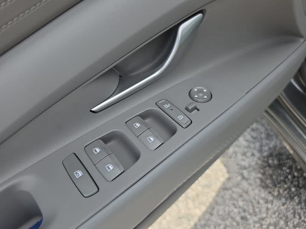 New 2026 Hyundai Elantra SE FWD image 17