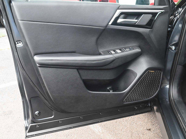 New 2025 Mitsubishi Outlander SE image 8