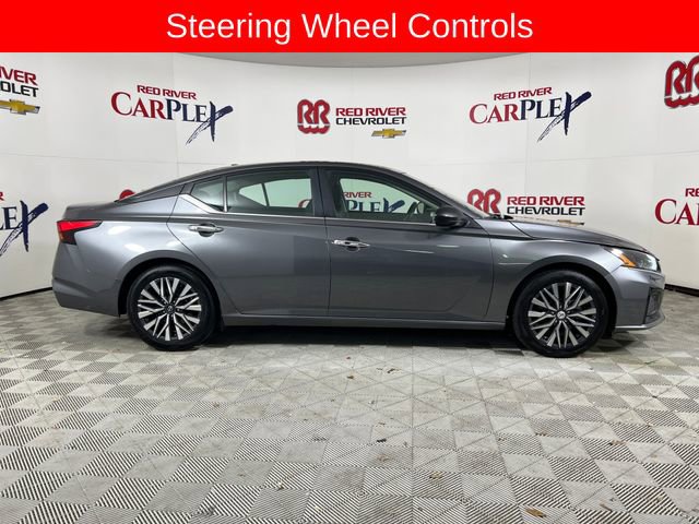 Used 2024 Nissan Altima 2.5 SV image 9