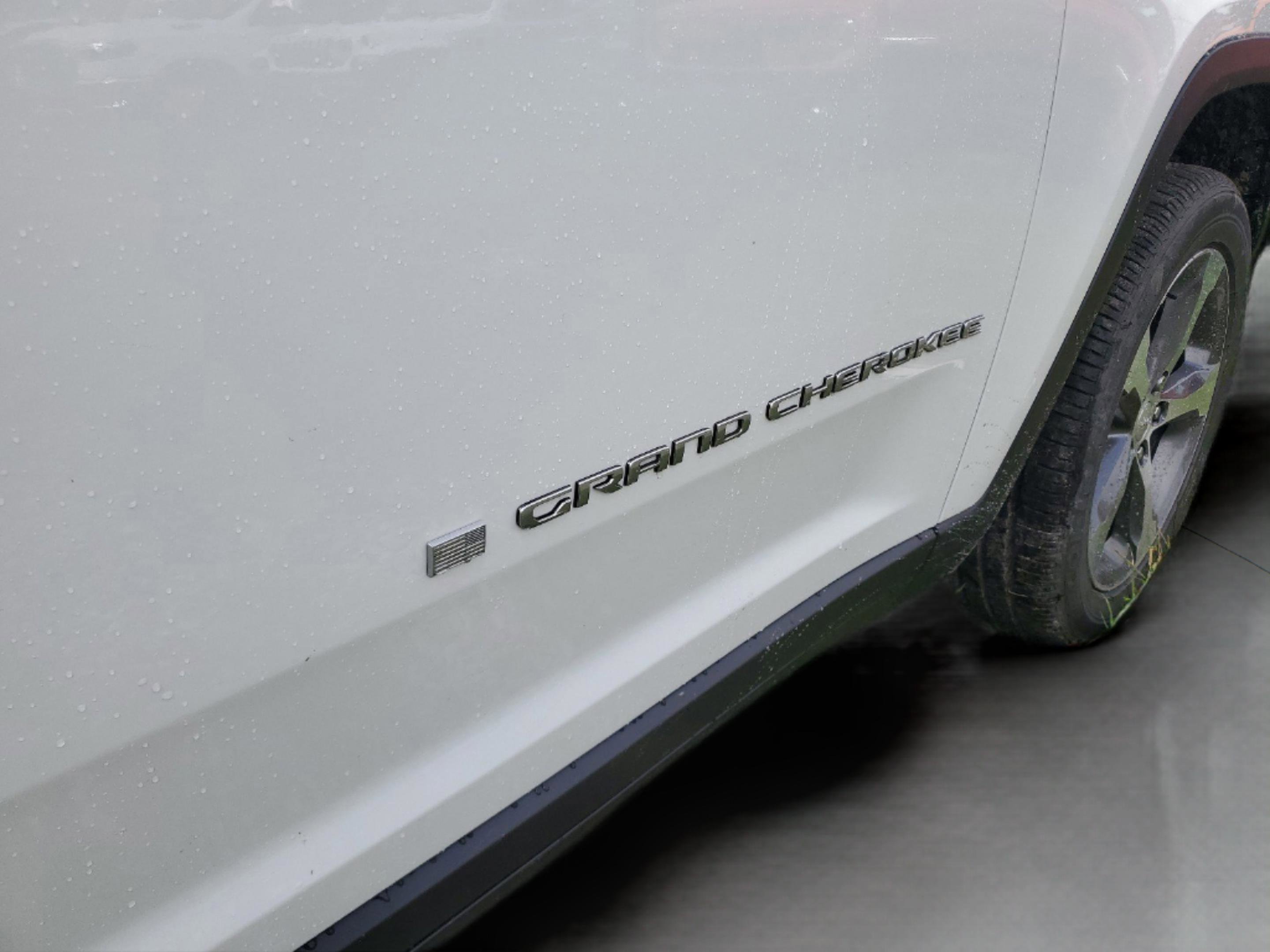 New 2025 Jeep Grand Cherokee Limited image 33