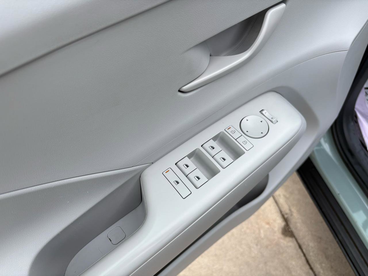 Used 2024 Hyundai Kona SEL image 11