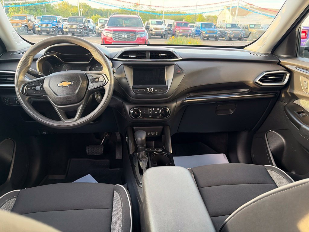 Used 2021 Chevrolet TrailBlazer LS AWD/4WD image 17