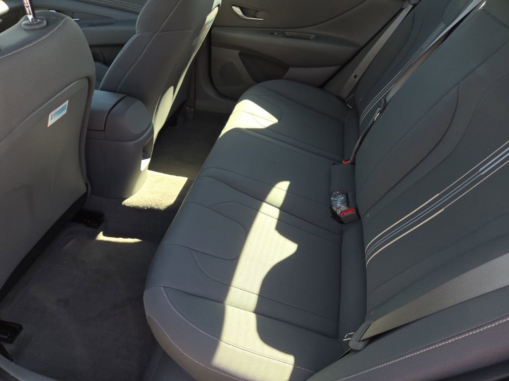 Used 2025 Hyundai Elantra SEL FWD image 22