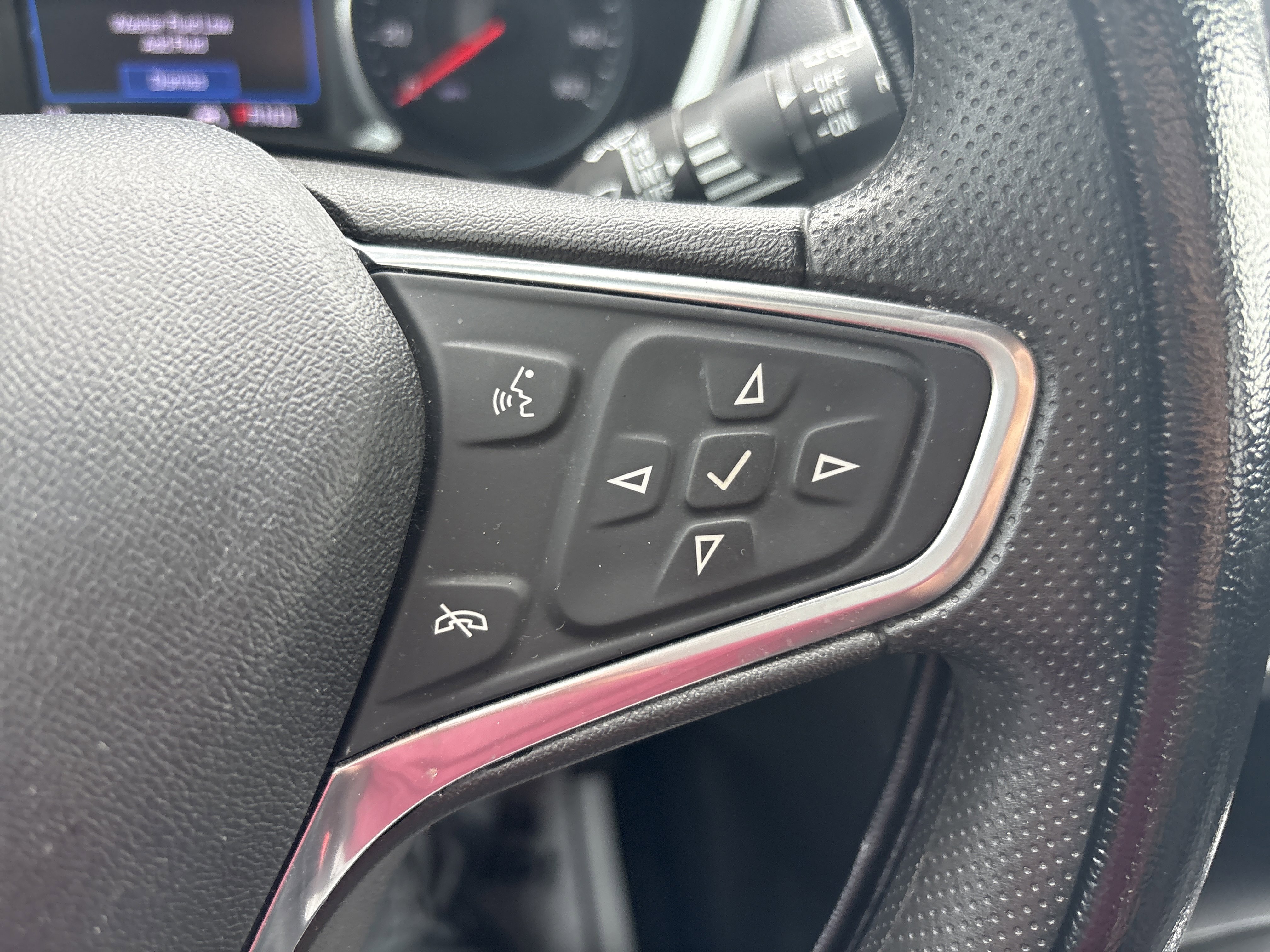 Used 2020 Chevrolet Equinox LT image 25