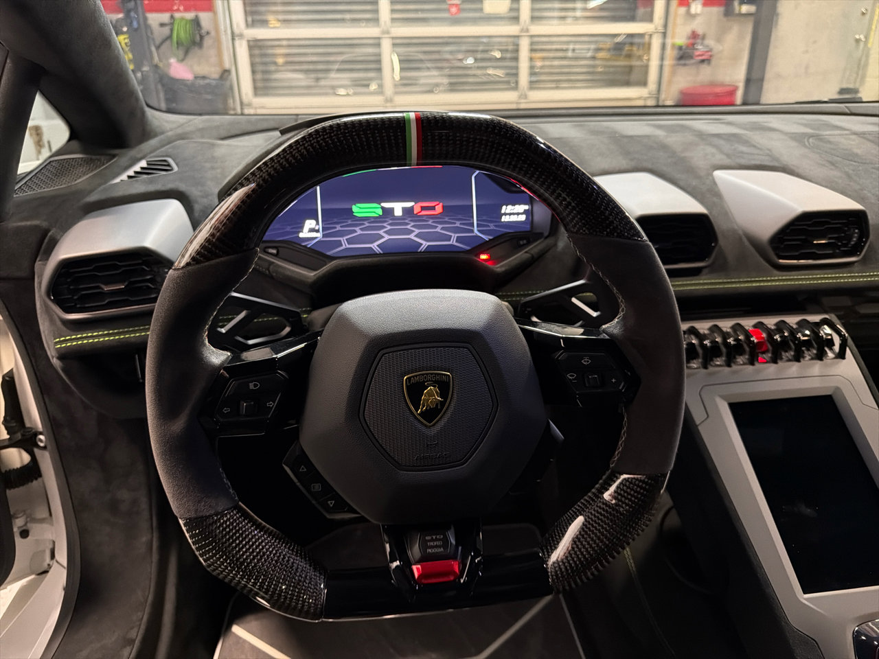 Used 2022 Lamborghini Huracan STO image 24