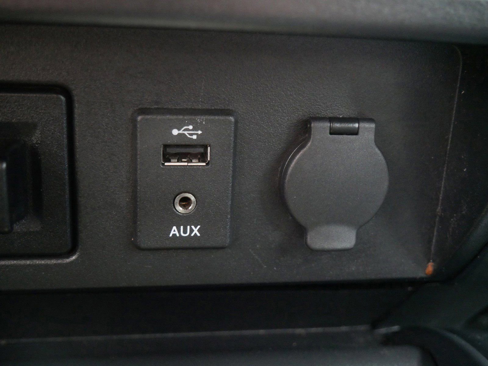 Used 2018 Nissan Titan SL w/ Midnight Edition image 23