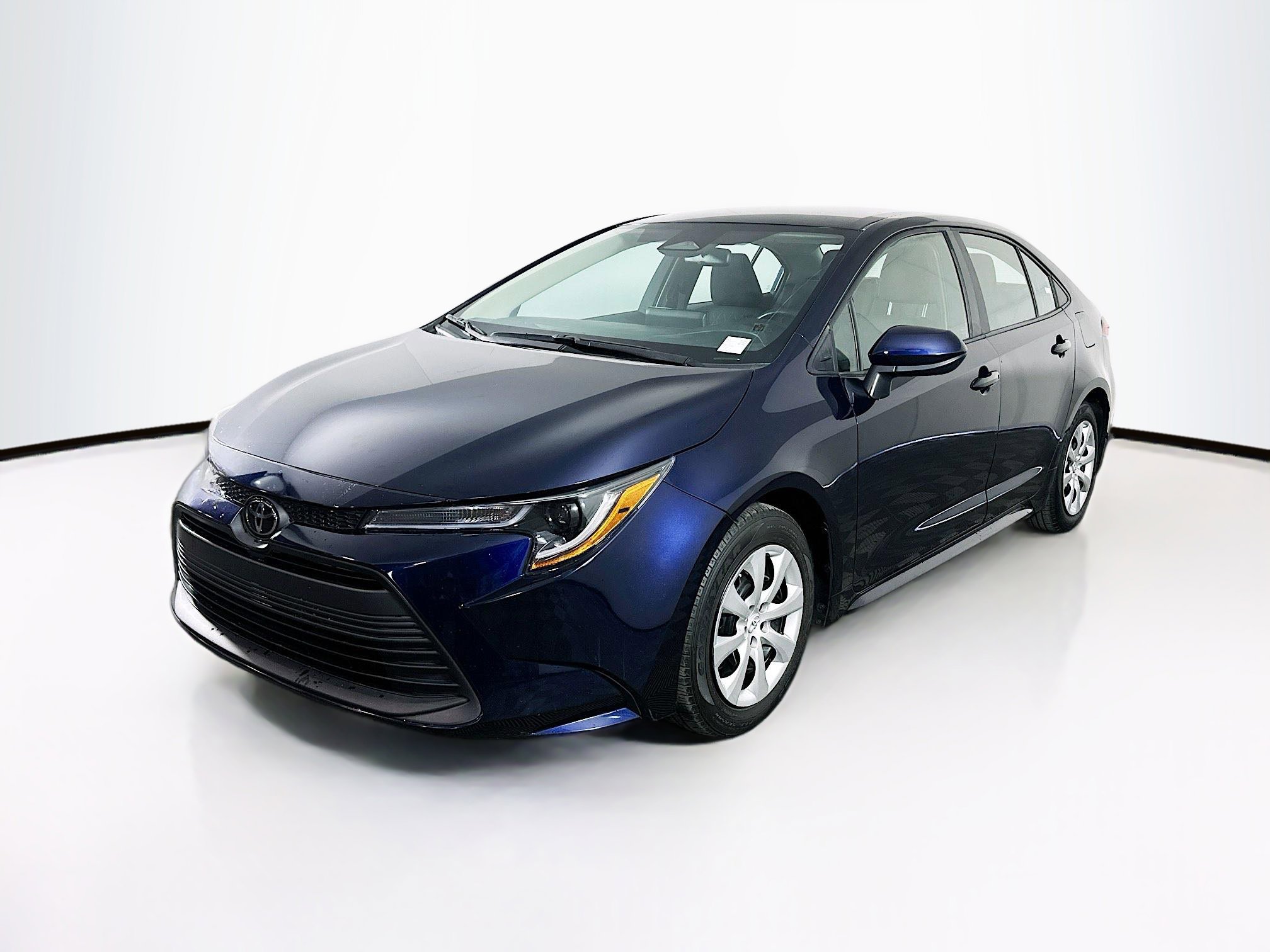 Used 2023 Toyota Corolla LE FWD image 3
