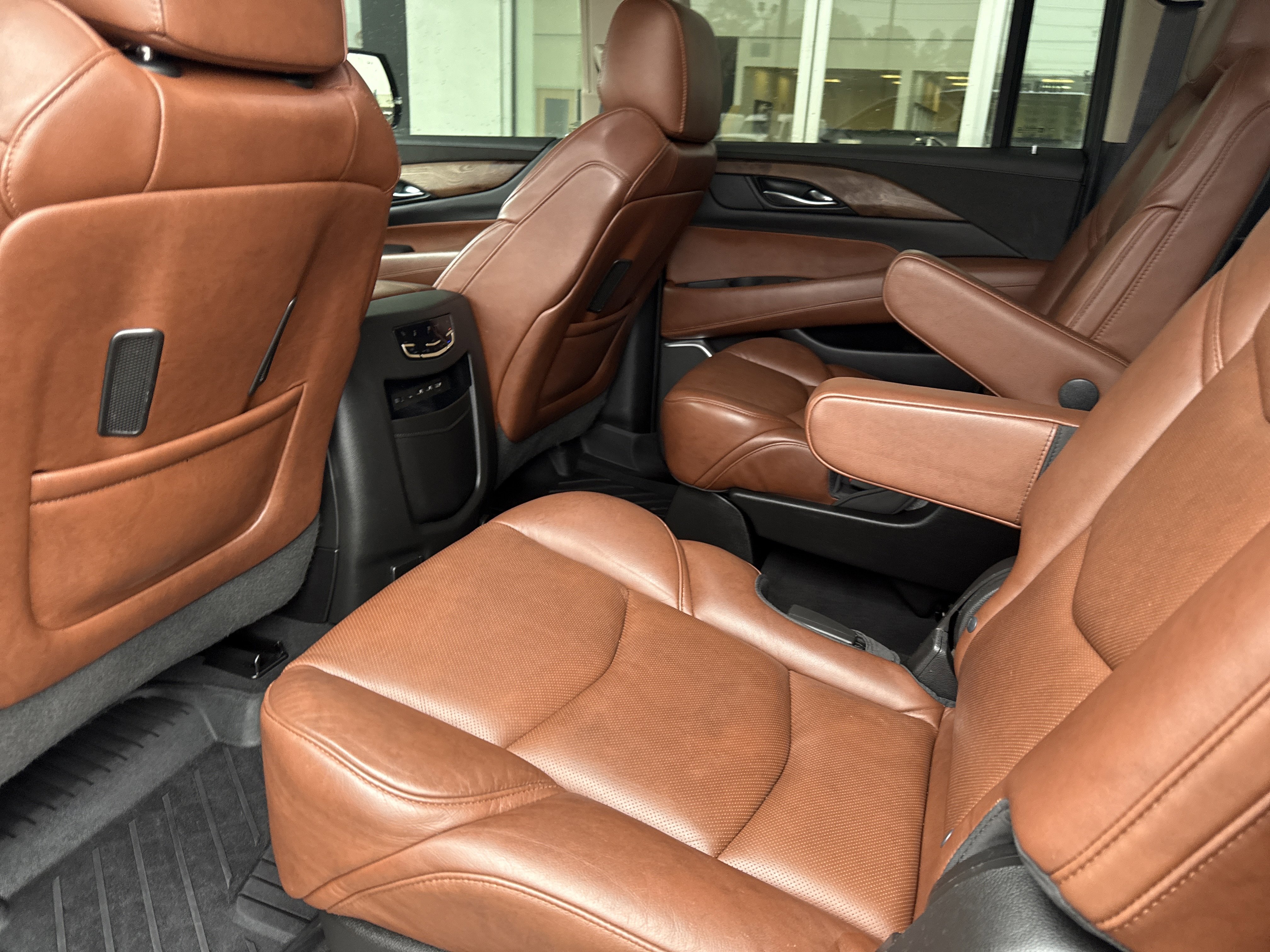 Used 2019 Cadillac Escalade ESV Premium Luxury image 12