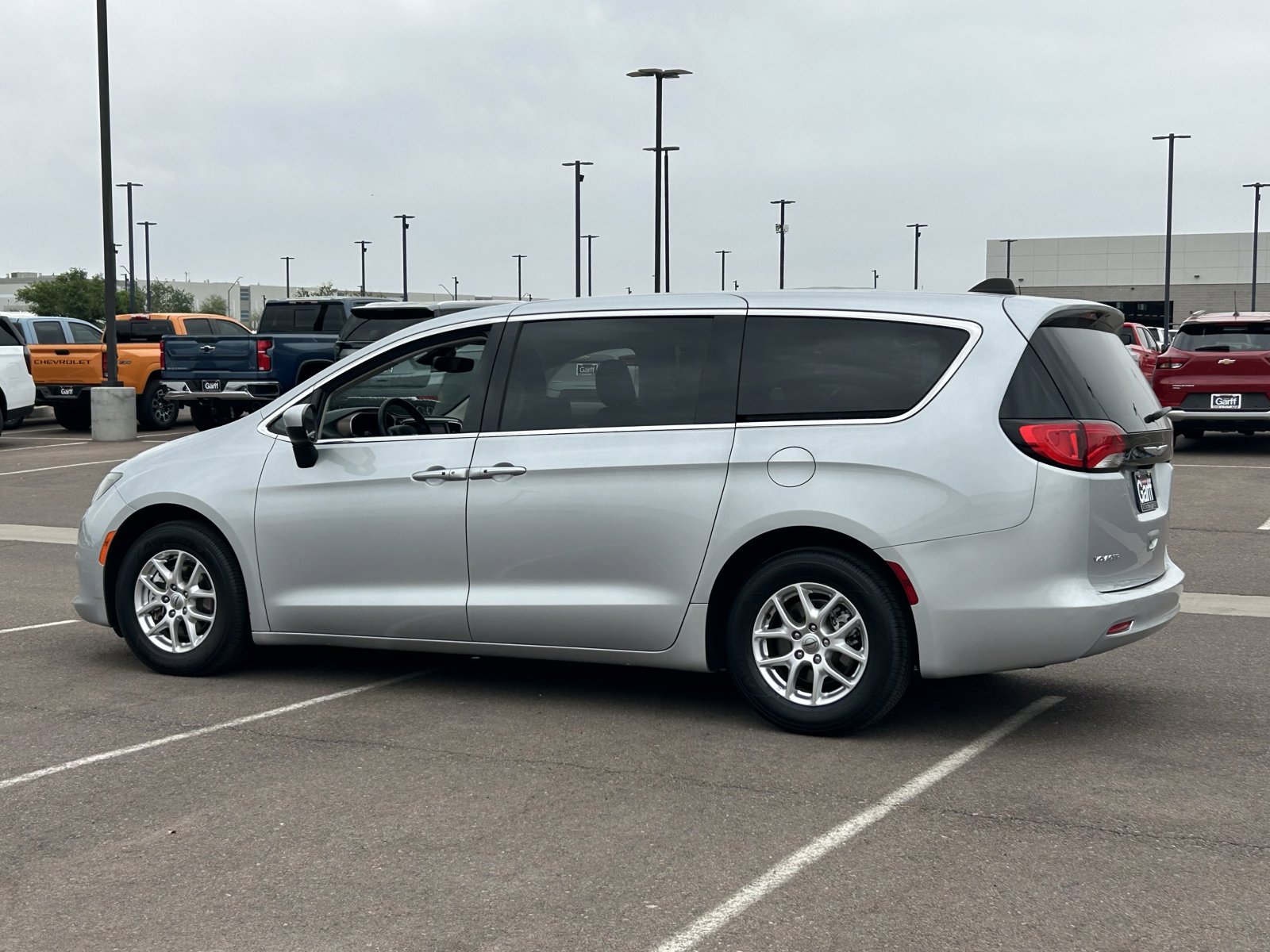 Used 2023 Chrysler Voyager LX FWD image 3