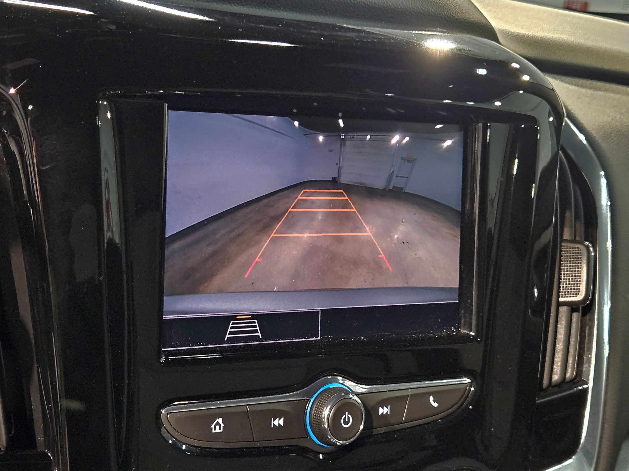 Used 2023 Chevrolet Traverse LT image 30