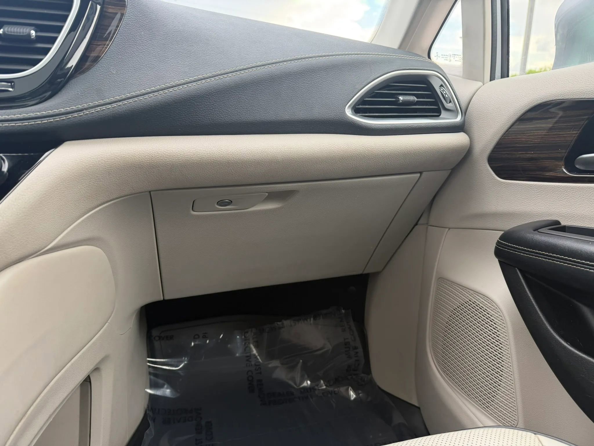 Used 2021 Chrysler Pacifica Limited image 31